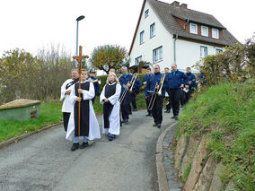 Allerseelen mit Segnung der Gräber auf dem Friedhof in Naumburg (© Karl-Franz Thiede)